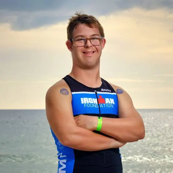 Chris Nikic devient le premier athlète atteint de trisomie 21 à boucler un Ironman